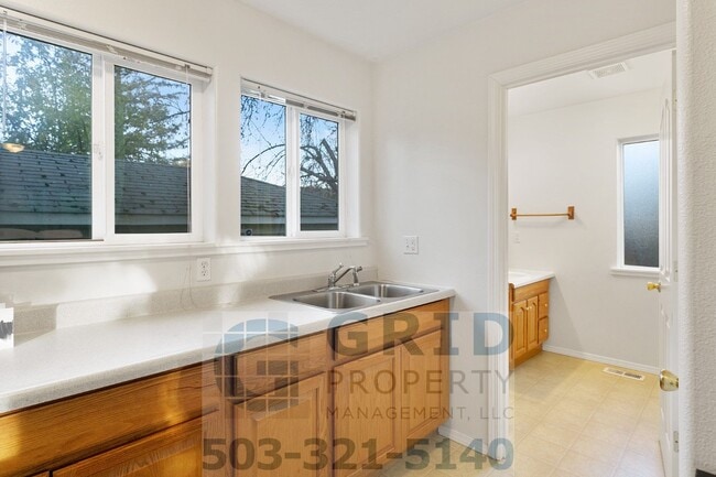 Building Photo - GPM397 - SE 62nd Ave (T1) Unit 02