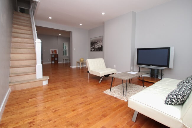 Building Photo - 3831 N Sydenham St Rental