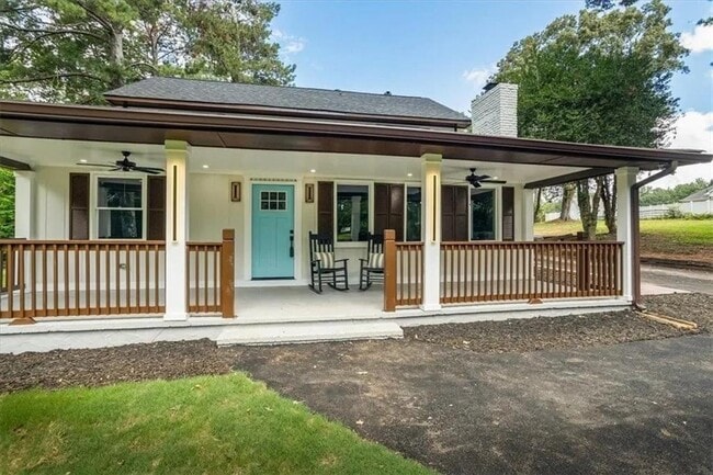 Building Photo - 724 Cowan Rd SE