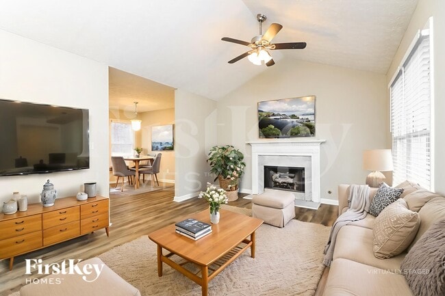 Photo - 325 Arapaho Dr SE