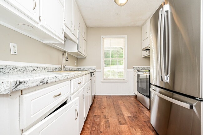 Photo - 1161 Salisbury Trail
