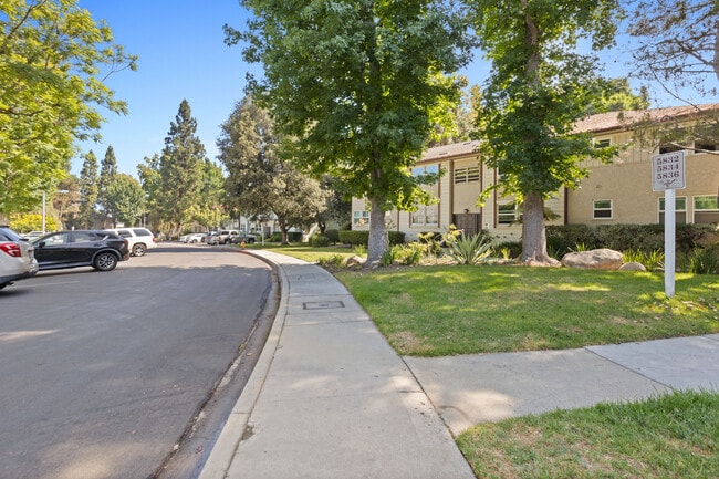 Photo - 5830 Bowcroft St Unidad Cameo Woods