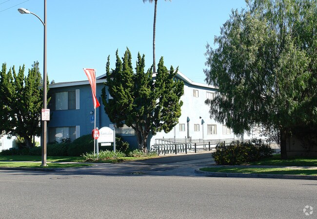 Chanteclair Apartments - Chanteclair Apartments