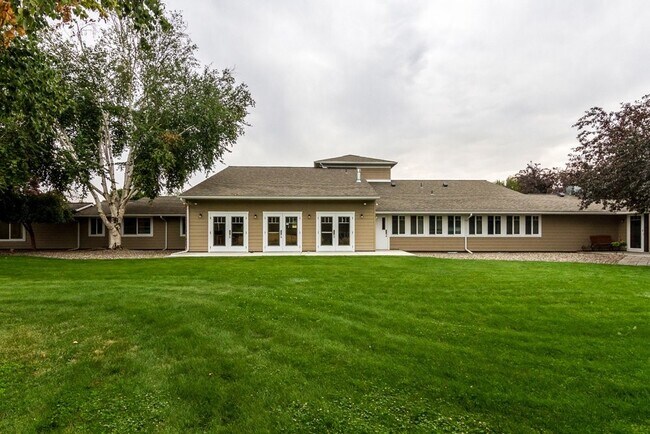 Photo - 3085 Resort St