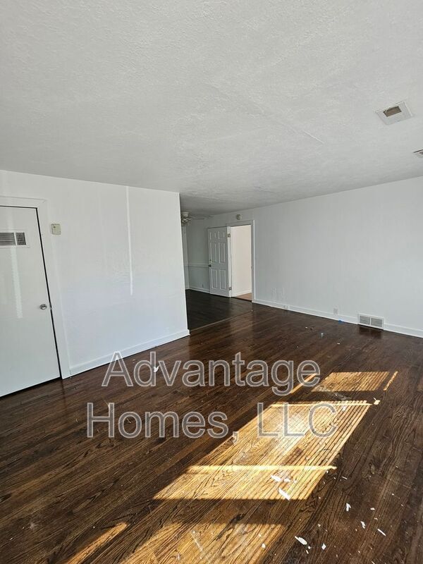 Photo - 11410 Palmer Ave