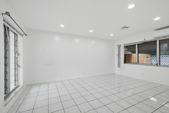 Photo - 1201 N Victoria Park Rd Unit 1203