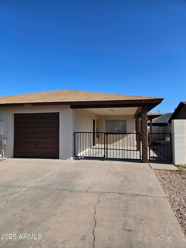Photo - 1221 E Harmony Cir Casa