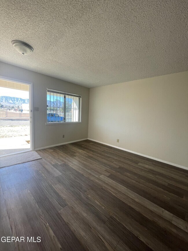 Photo - 10716 Georgetown St