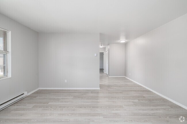1BR, 1BA - 575SF - Living Room