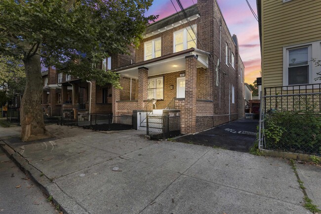 Photo - 165 Van Nostrand Ave