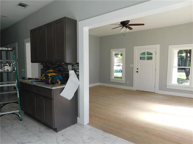 Photo - 201 E 6th St