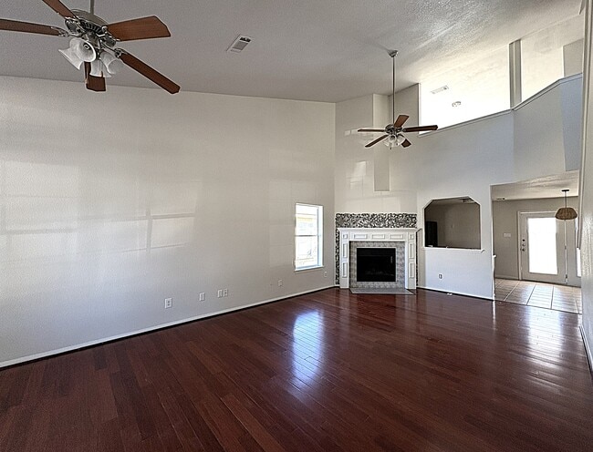 Photo - 6502 Griffith Loop House