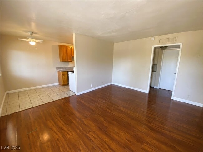 Building Photo - 230 W Boston Ave Unit 9