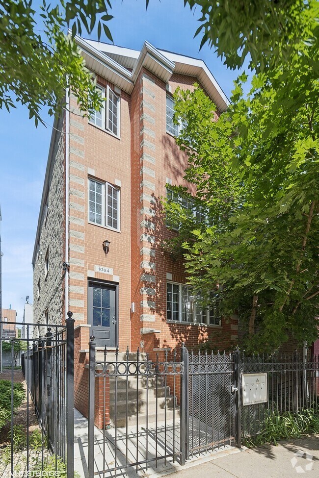 Building Photo - 1064 N Marshfield Ave Rental