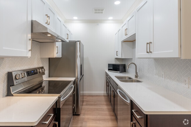 1BR, 1BA - 520SF - Kitchen