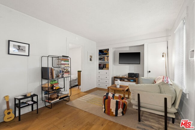 Photo - 2009 Dell Ave