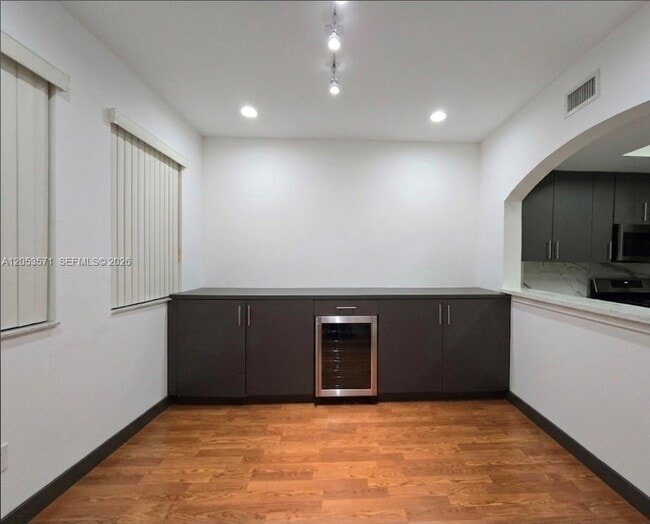 Building Photo - 8936 W Flagler St Unit 204