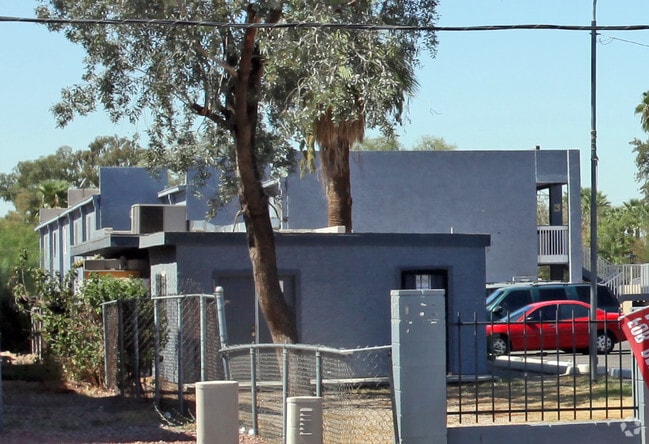 Hillcrest Arms - Hillcrest Arms