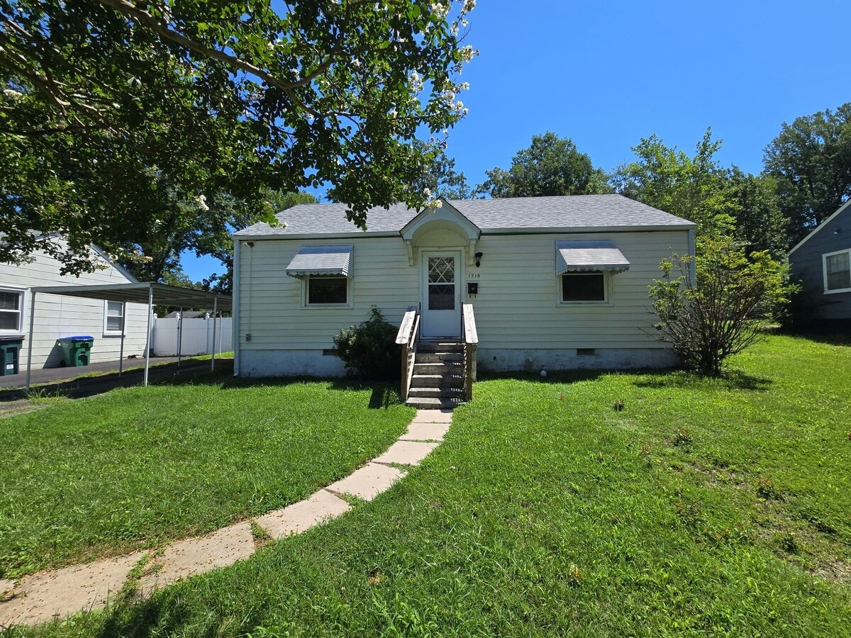 Photo - 1715 Rockwood Rd