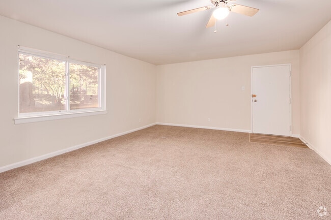 2BR, 1BA - 940SF - Living Room