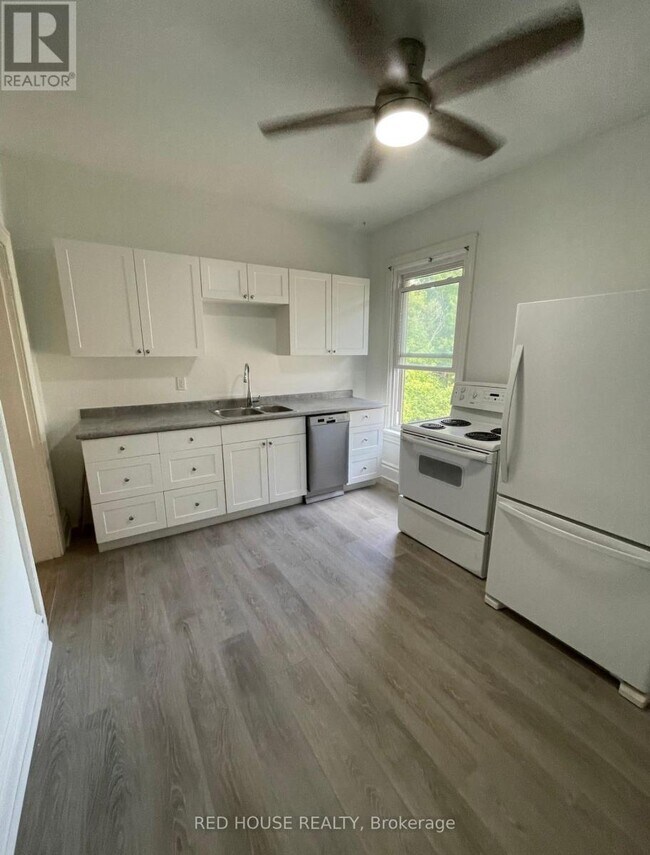 Photo - 323B Woolwich St