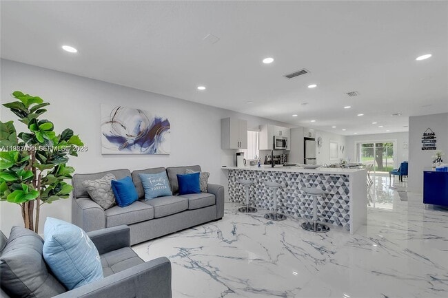 Photo - 895 W 39th Pl