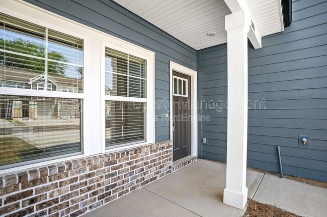 Photo - 2106 Denmark Ave SE