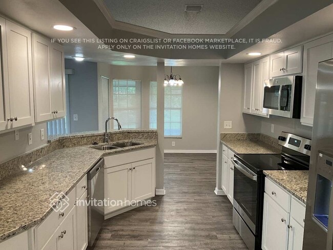 Photo - 826 Walsingham Way