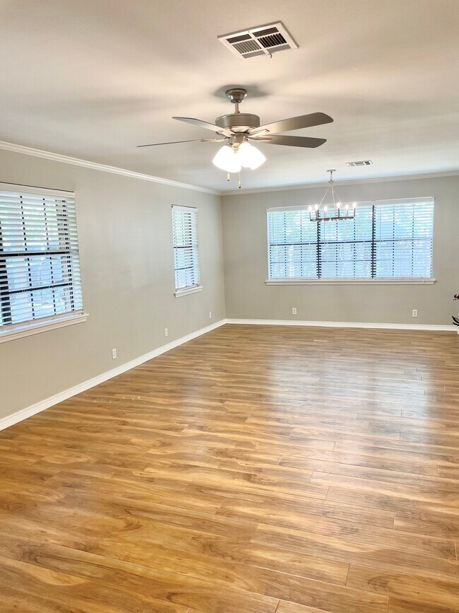 Photo - 1845 Montgomery St House