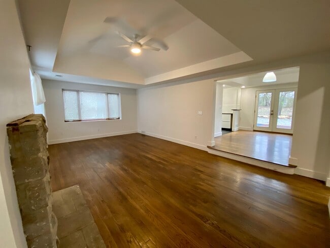 Photo - 710 E 92nd St