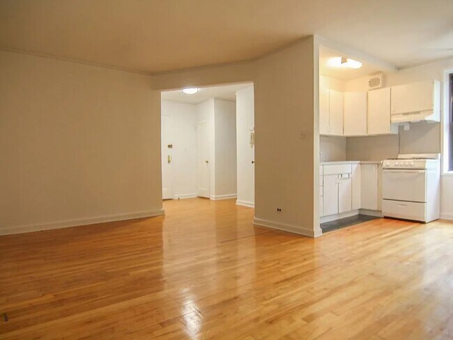 Building Photo - 88-10 34th Ave Unit 5D