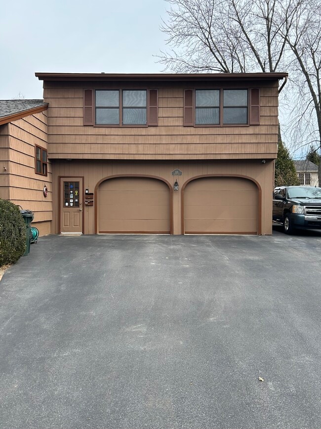 Building Photo - 325 Porter St Unit Upstairs