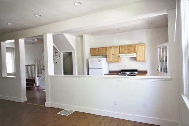 Photo - 302 E University Pkwy