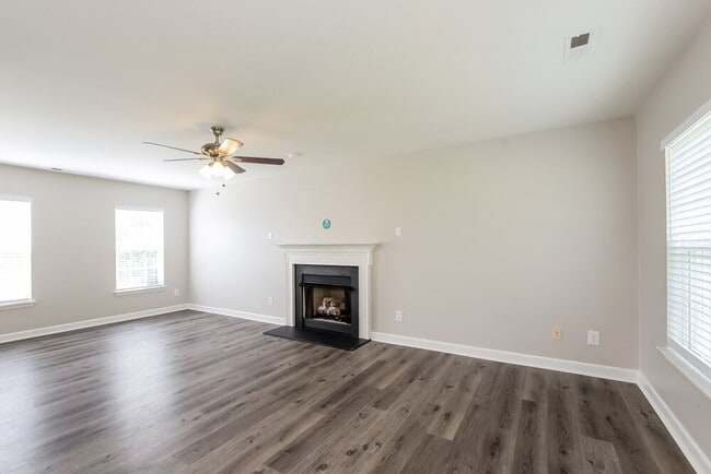 Photo - 248 Patrick Ave SW