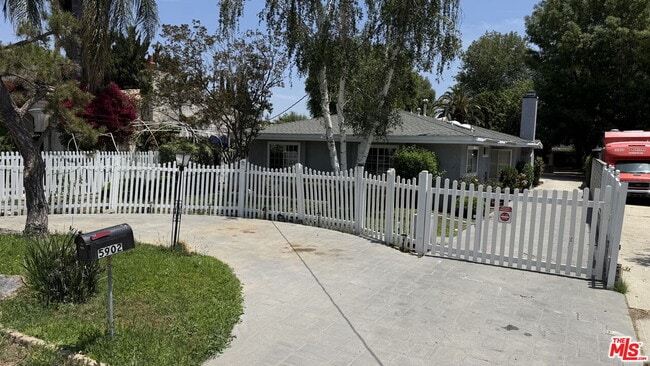 Photo - 5902 Calvin Ave Casa
