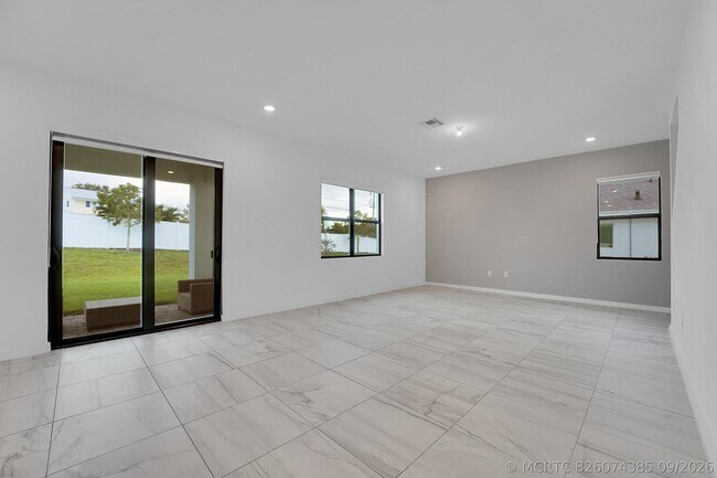 2006 NE Ocean Dunes Dr