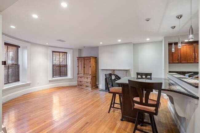 Photo - 33 Worcester Sq Unit 2