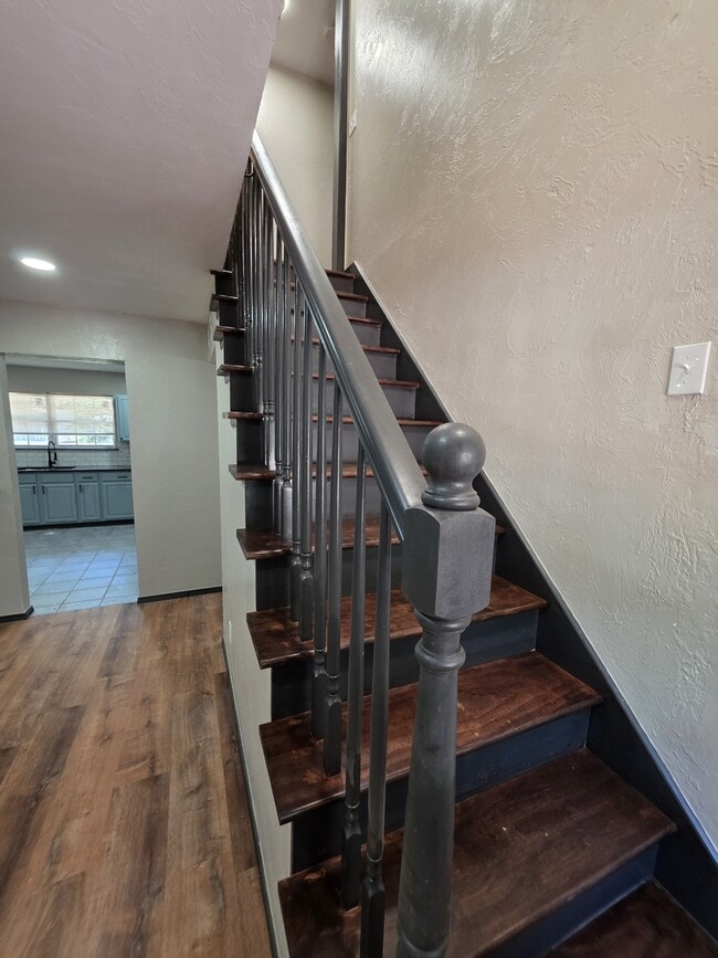 Photo - 641 Redstone Ave