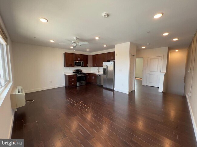 Photo - 1637 Poplar St Unit 6R