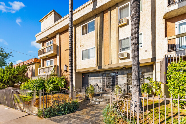 Building Photo - 20327 Saticoy St Unit 112 Rental