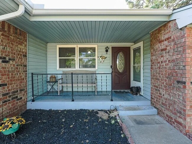 Photo - 2001 N McKinley Ave