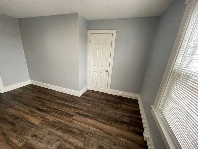 Photo - Third floor 2 bed/1 bath, West Manchester,... Unidad 202-3 Douglas