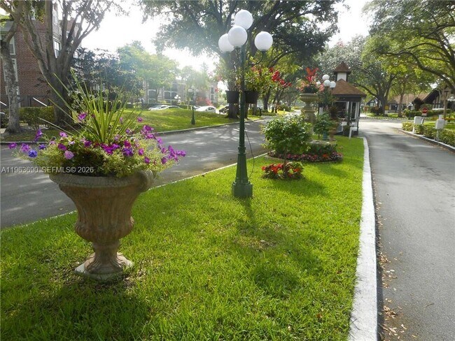 Photo - 3650 Inverrary Dr Unit 1M