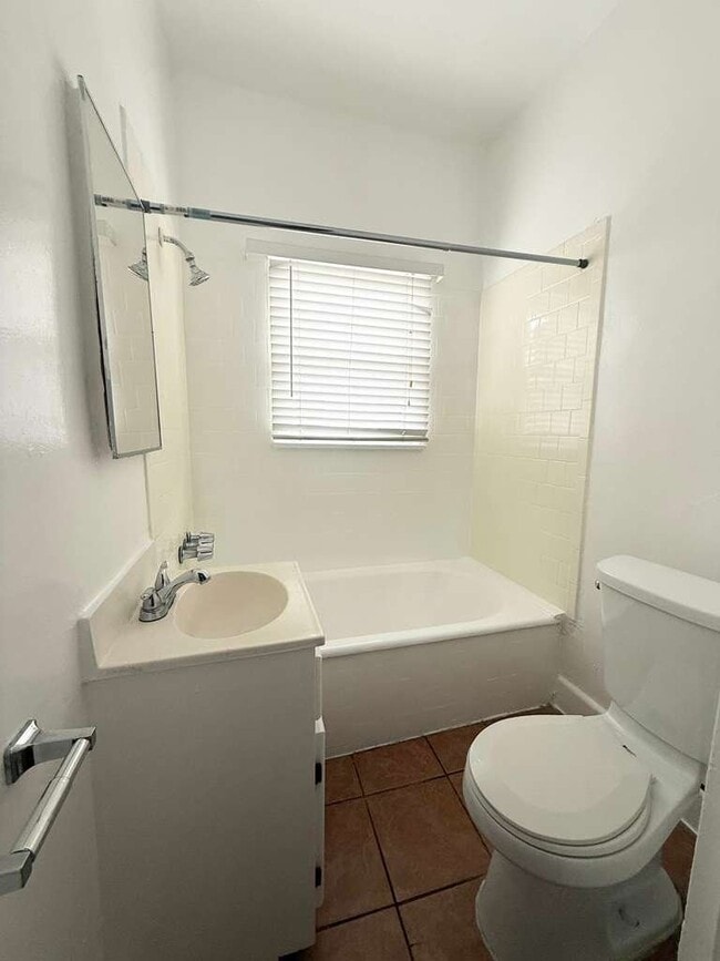Photo - 849 S Kenmore Ave Unidad 38