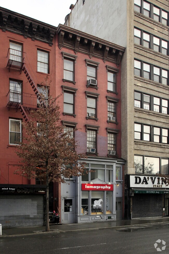 Photo - 41 W 8th St