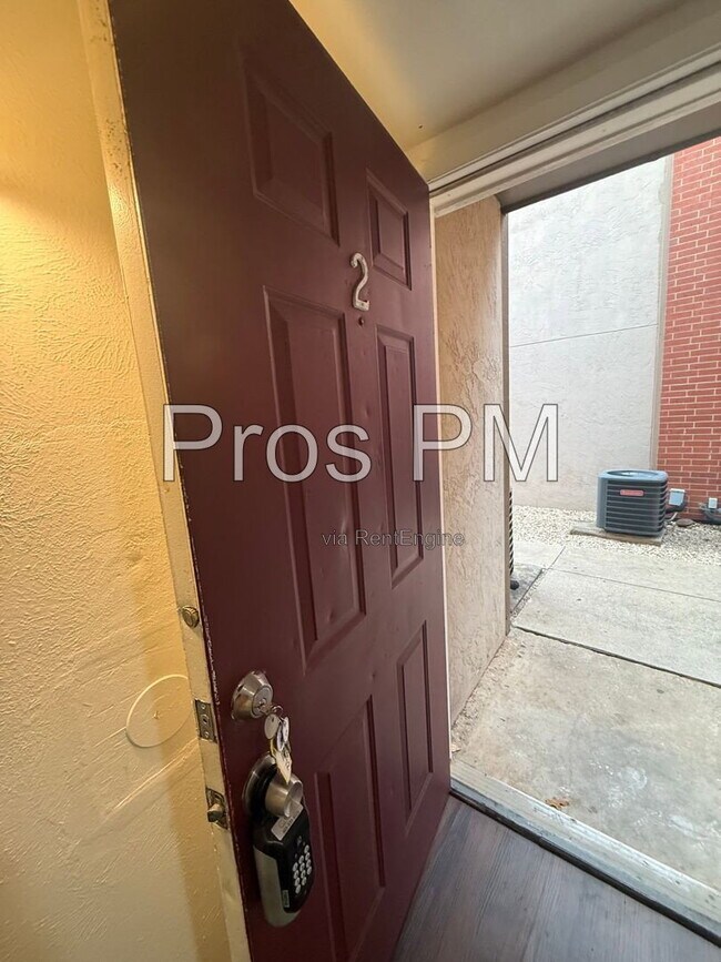 Photo - 410 Bryan St Unit 2