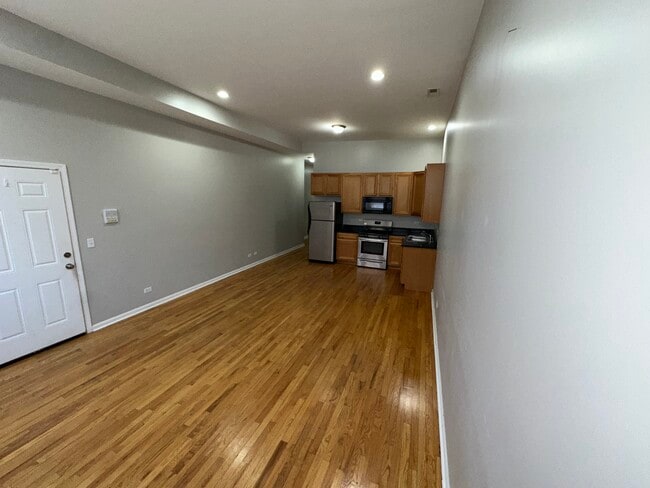 Photo - 2438 N Laramie Ave Unidad 1North