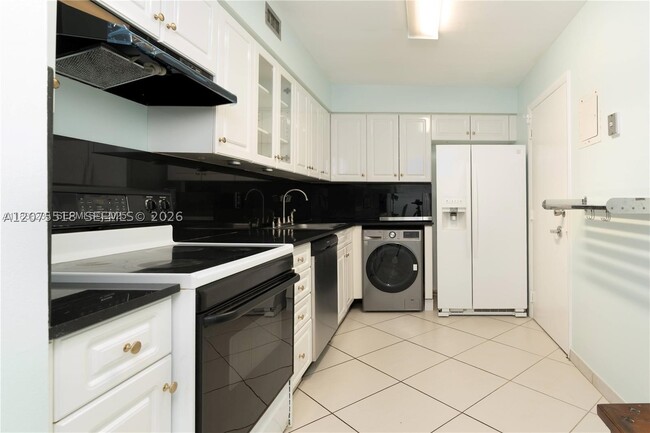 6770 Indian Creek Dr Unit 6G
