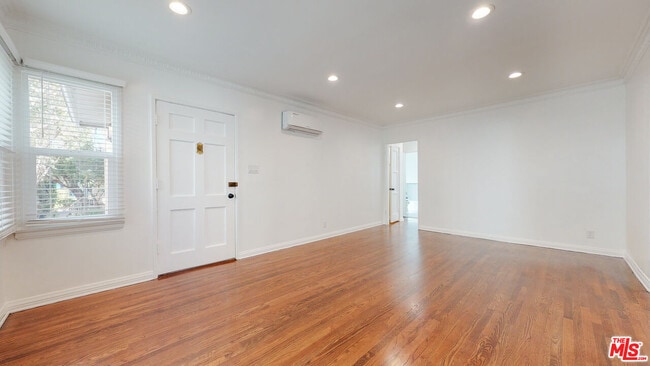 Photo - 3368 Rowena Ave