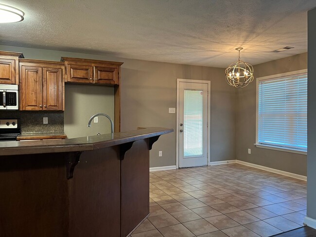 Photo - 2408 Lancashire Ln